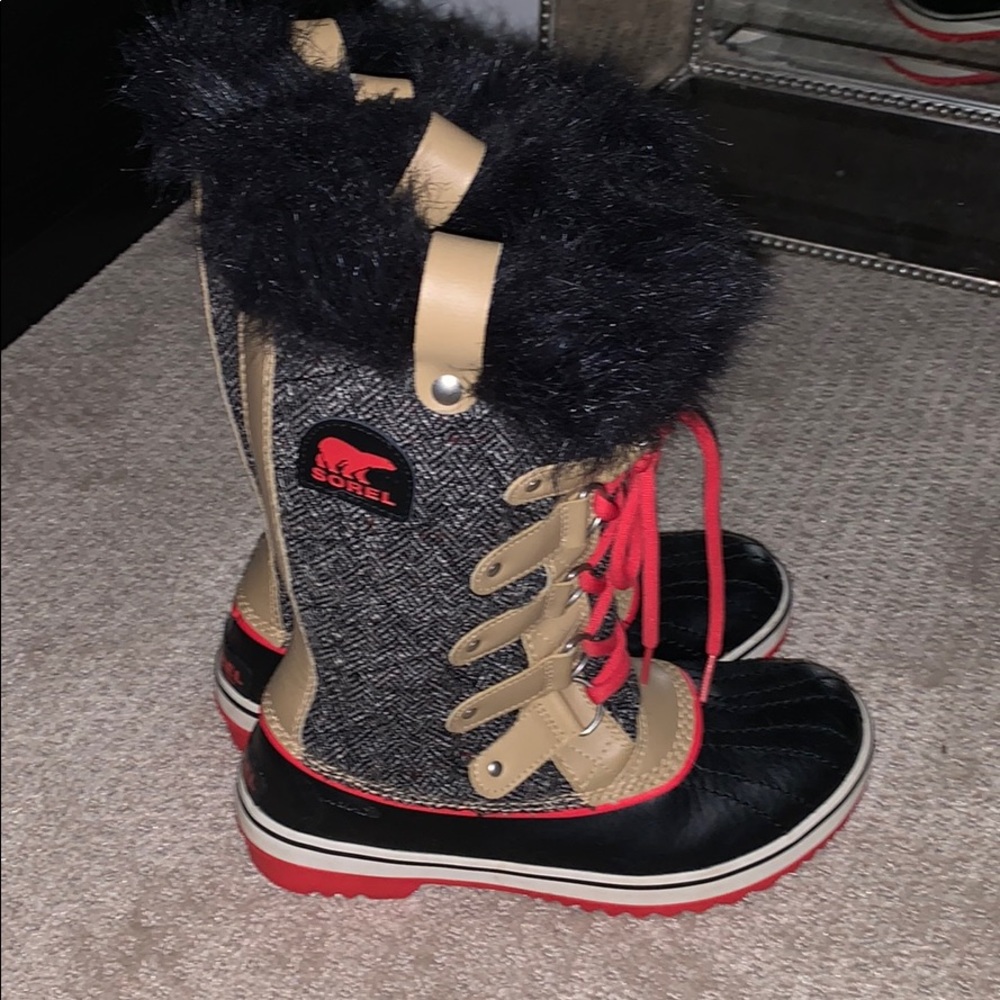 Snow boots